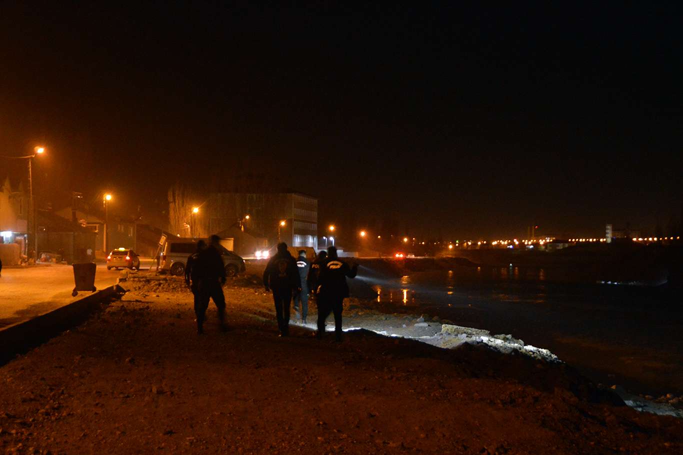 Ağrı'da kaybolan çocuğun 6 saat sonra cansız bedeni Murat Nehri'nde bulundu Ağrı'da kaybolan çocuğun 6 saat sonra cansız bedeni Murat Nehri'nde bulundu